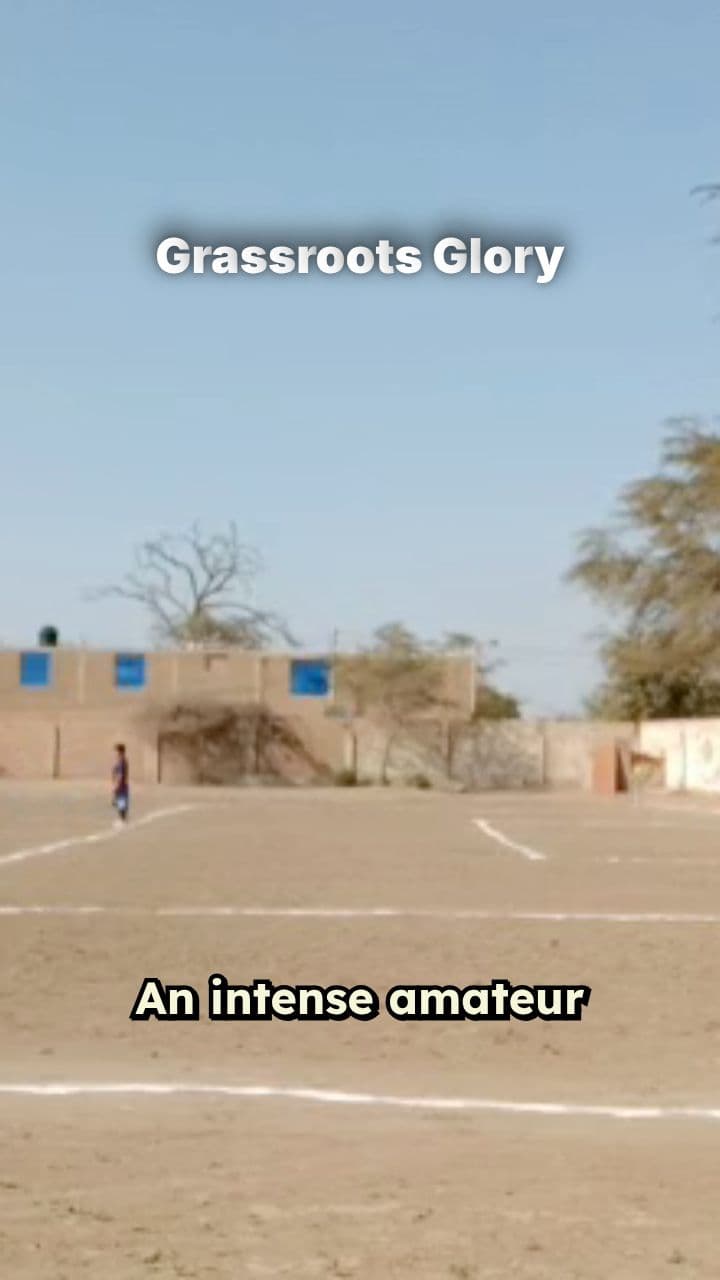 Partido de fútbol amateur en terreno áspero